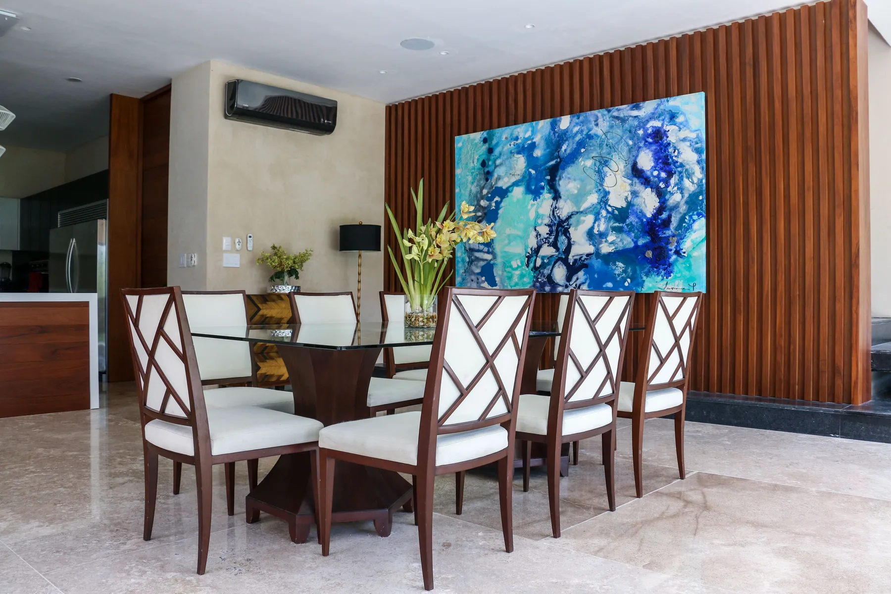 Casa Ceiba M.O. — Cocina abierta y comedor