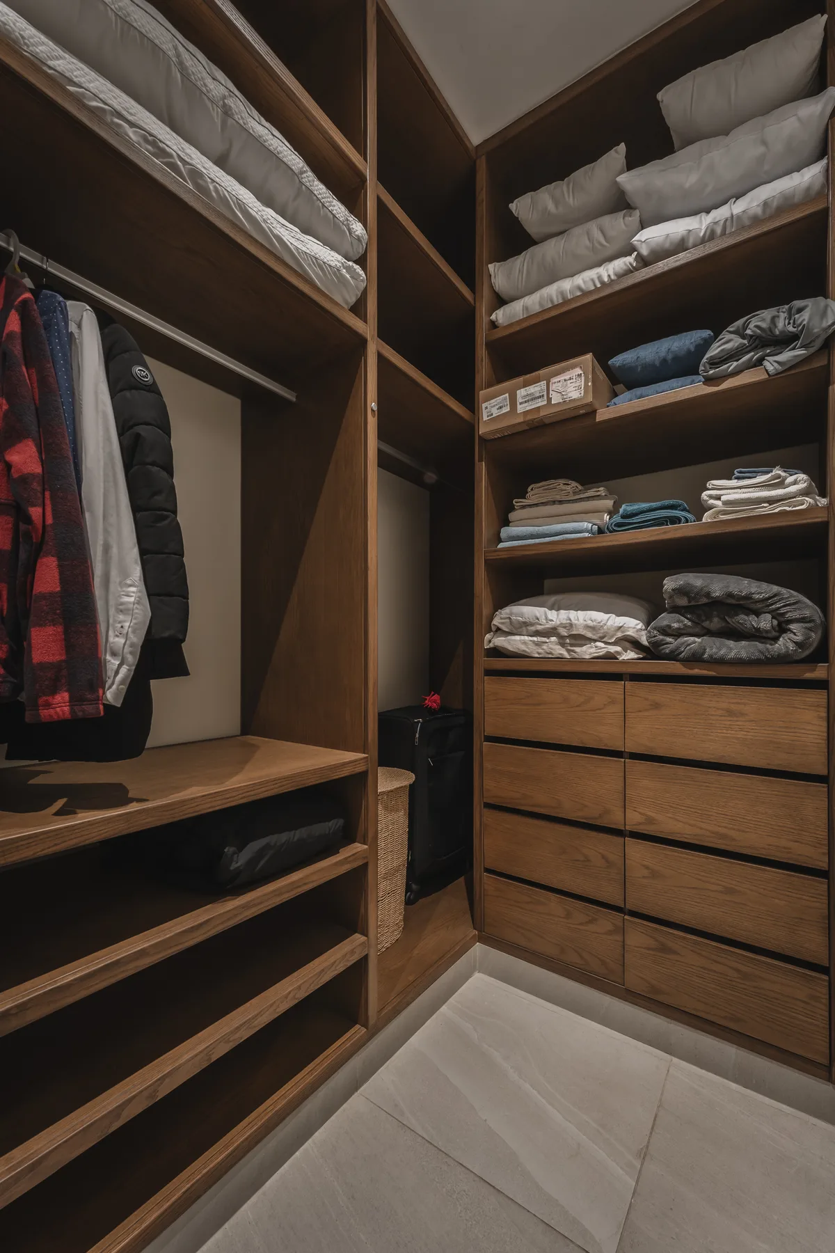 Casa G.L. — detalle 9 de carpintería a medida