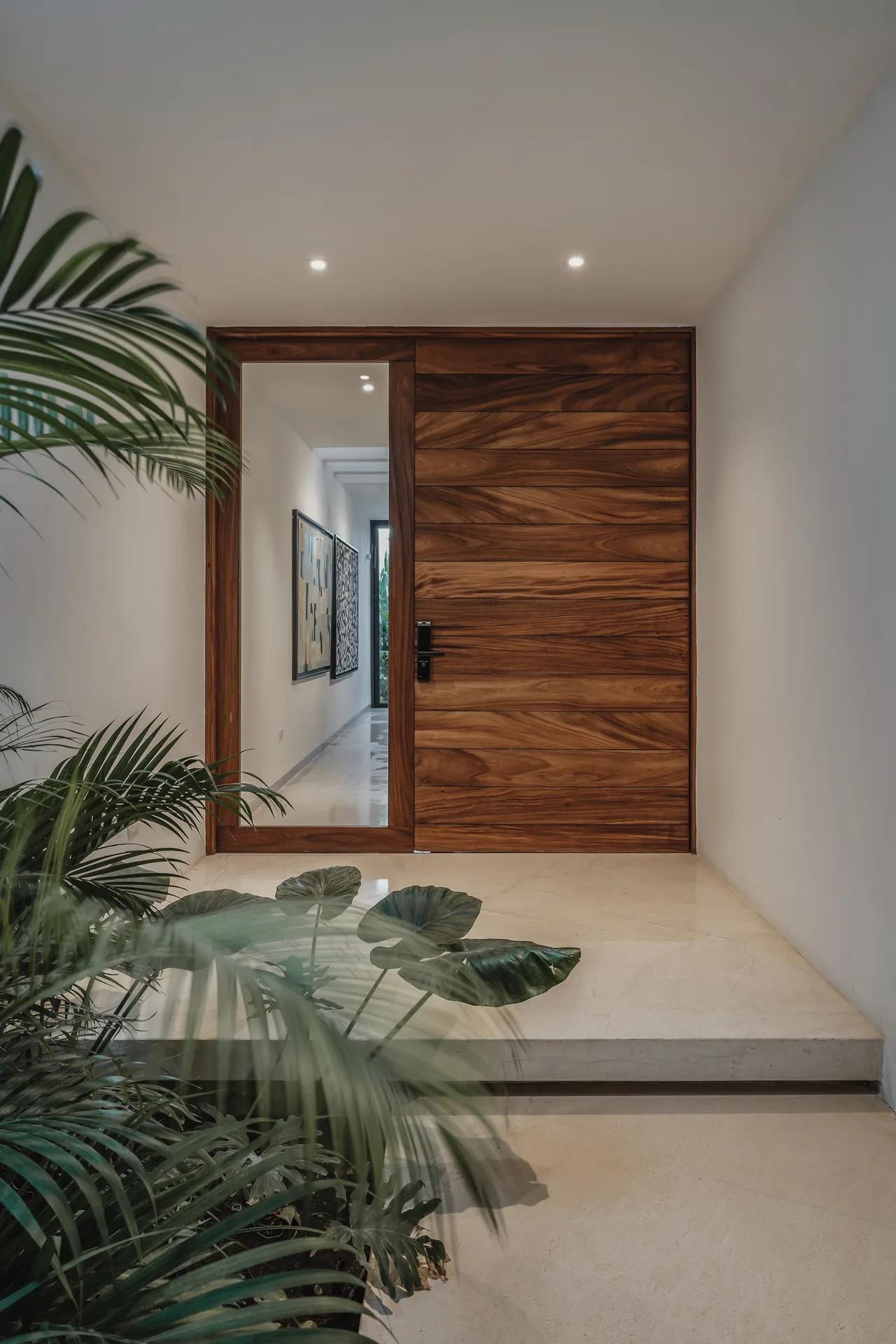 Casa Temozón C.A. — Puertas y muros de madera