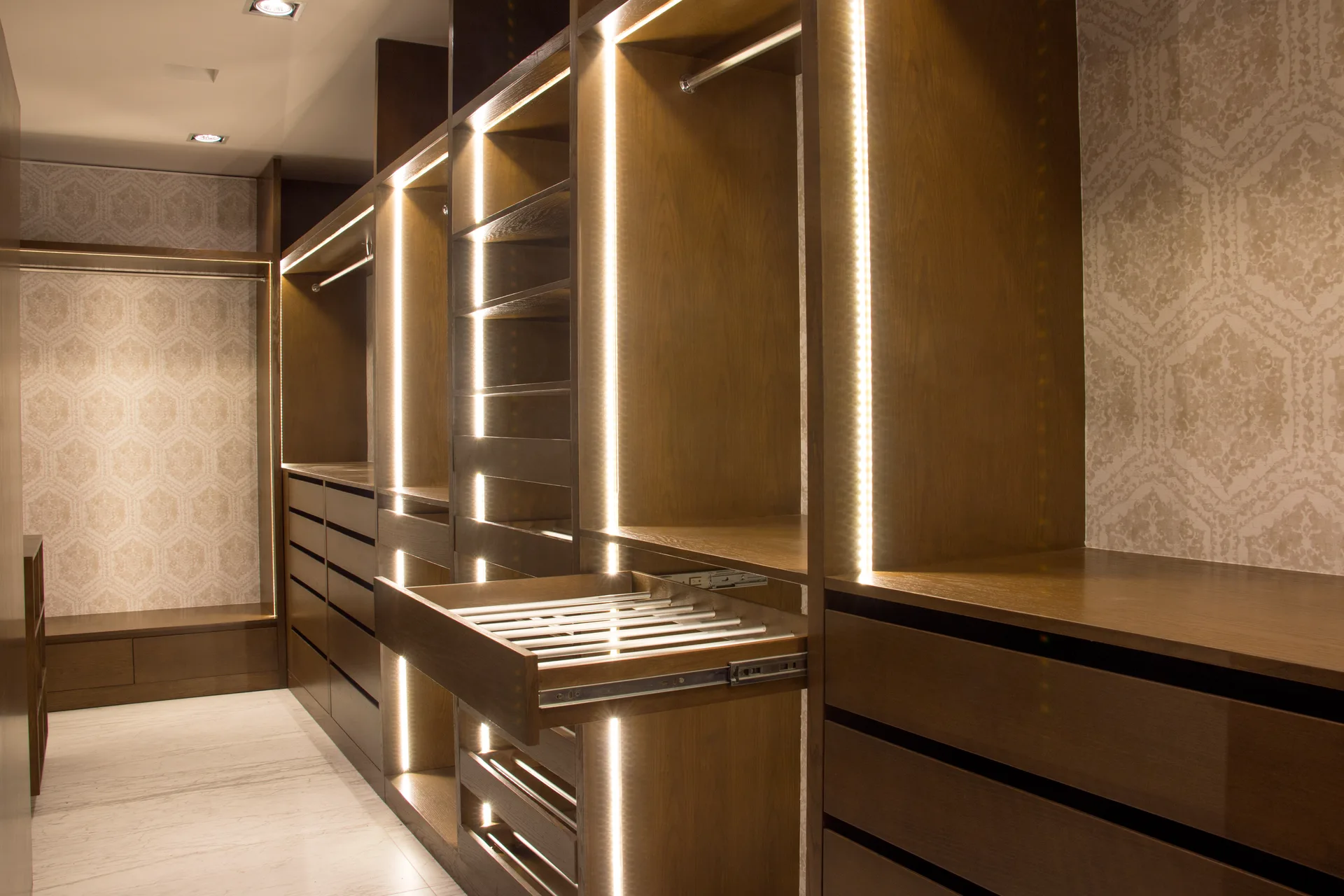 Casa G.C. — bespoke joinery detail 6