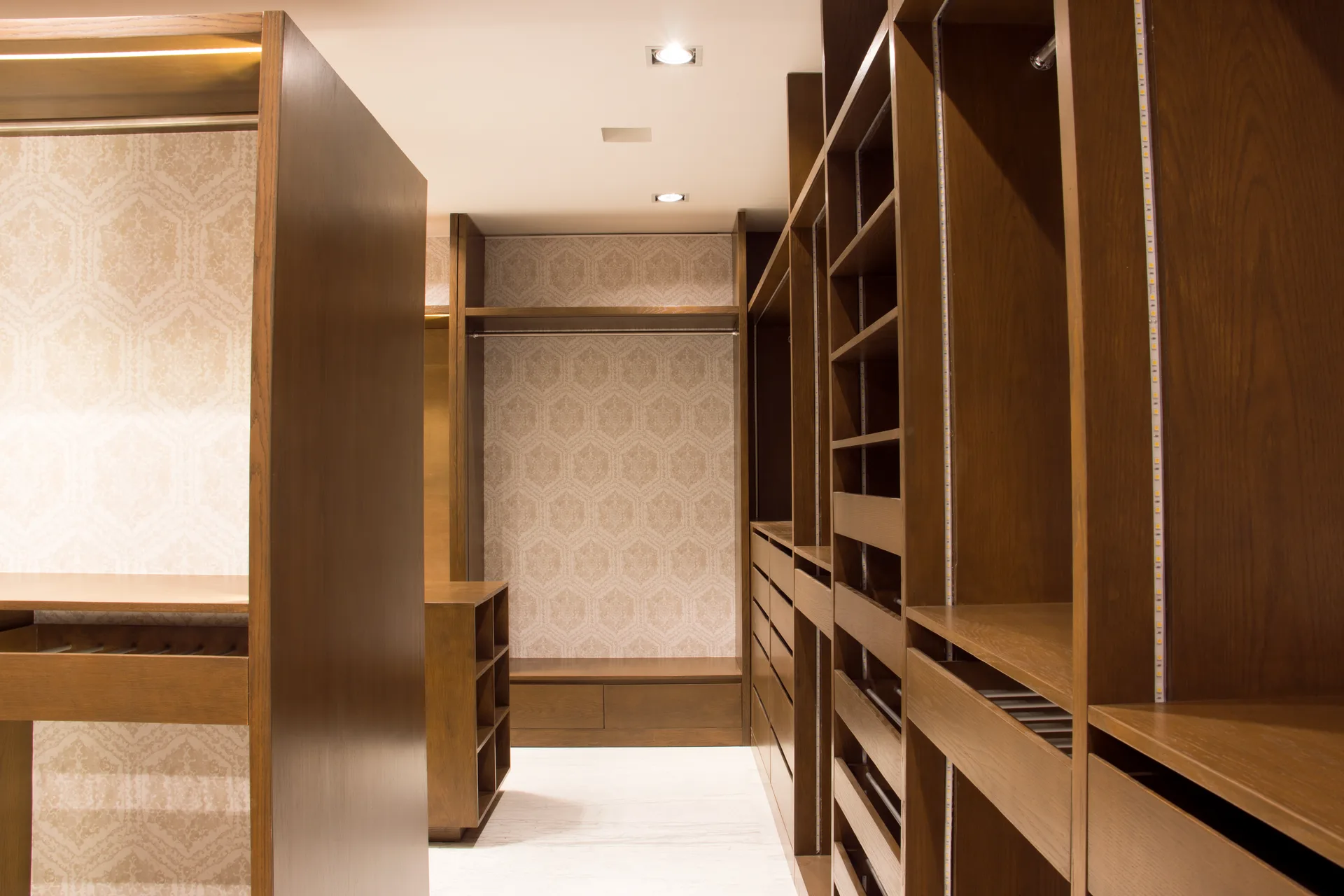 Casa G.C. — bespoke joinery detail 7