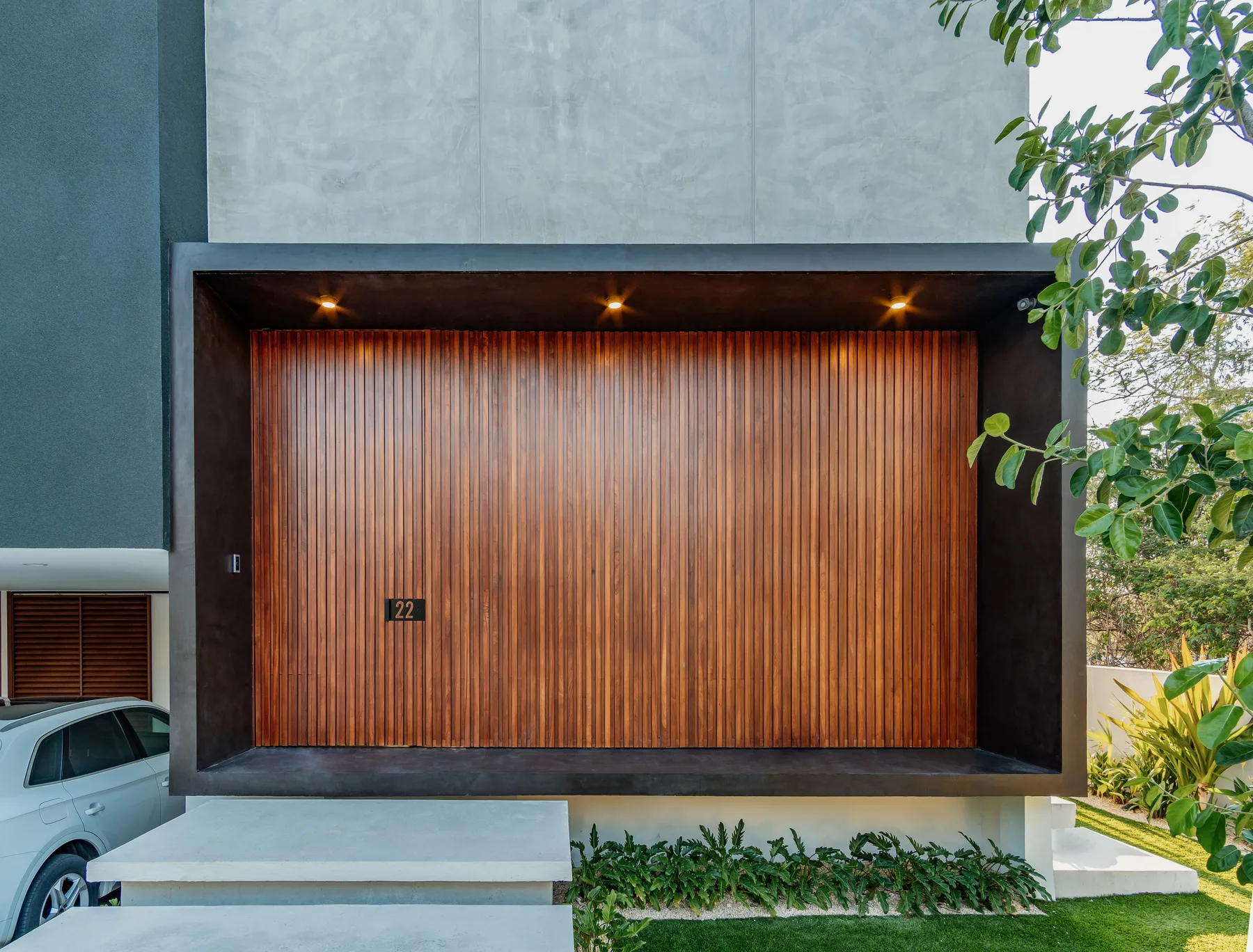 Casa YCC Kanhá RV — bespoke joinery detail 3