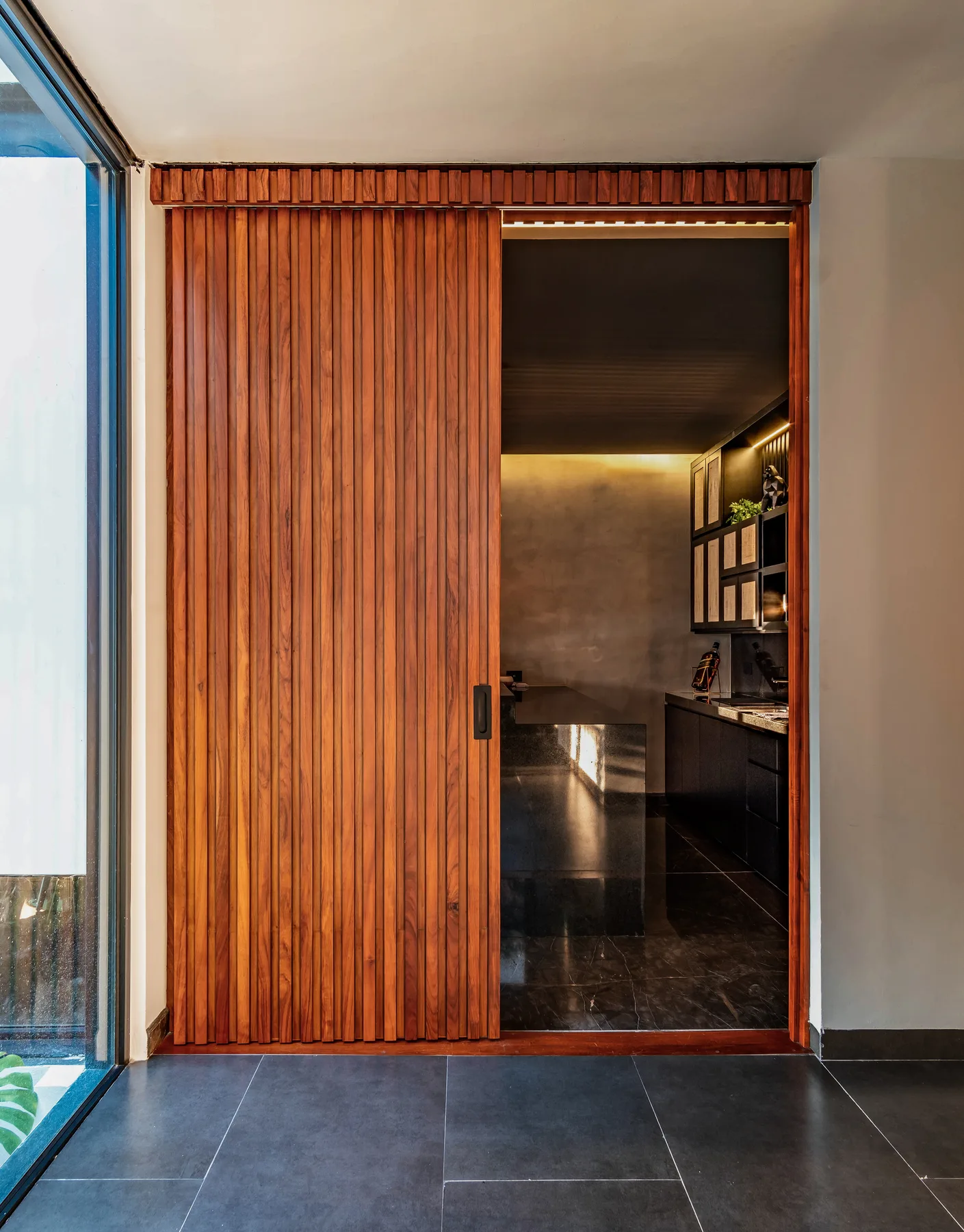 Casa YCC Kanhá RV — bespoke joinery detail 6